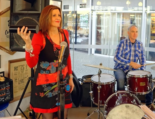 Ingrid James Jazz Singer Brisbane - Musicians Entertainers